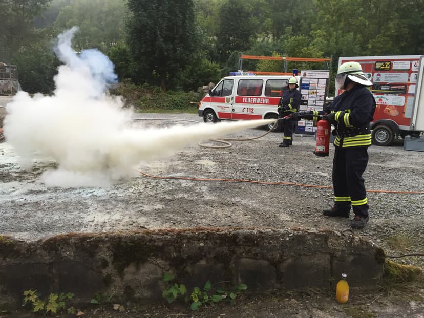 Bild vom Ausbildungstag "Feuerlöscher und Brandsimulation"