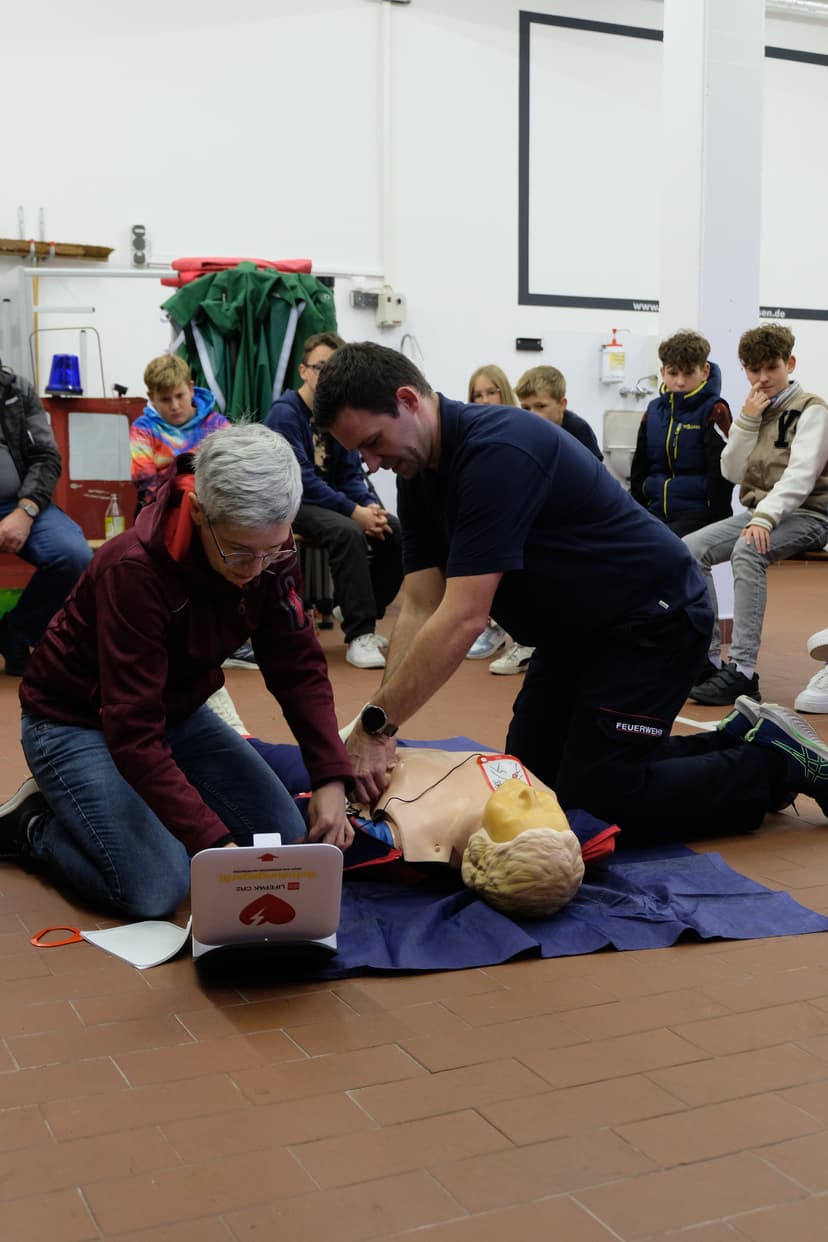 Bild von der Festwoche zu 100 Jahre Feuerwehr Wendehausen, Erste Hilfe Kurs