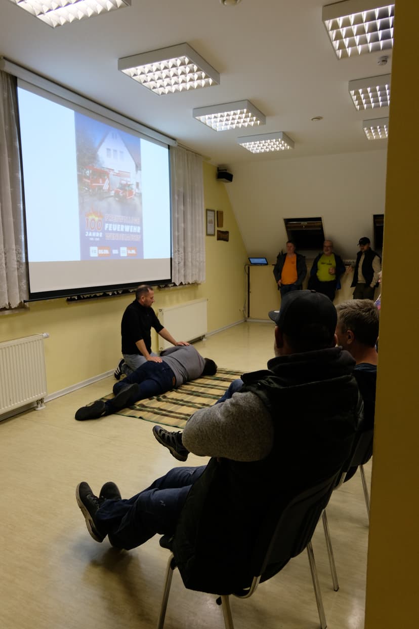 Bild von der Festwoche zu 100 Jahre Feuerwehr Wendehausen, Erste Hilfe Kurs